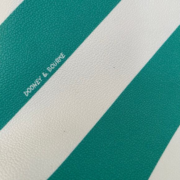 Dooney & Bourke Pebble Grain Crossbody Teal Chevron, Multi Pockets, Exc Cond - Picture 10 of 12